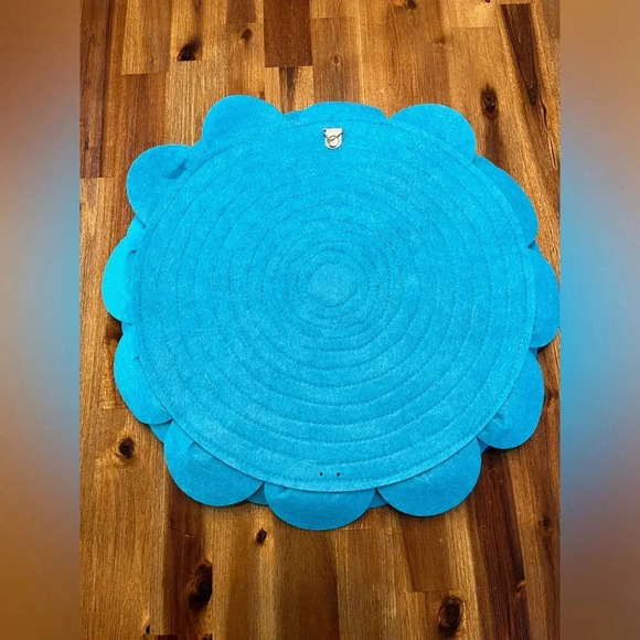 Teal felt flower wall hanging - Picture 3 of 4